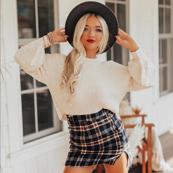 Puffy sleeves sweater 🤍 - Picture 2 of 12